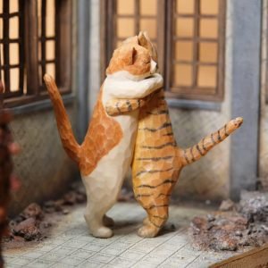 Goodsright Decor Resin Hugging Cat Statue with Wooden Grain, Embracing Cute Cat Figurine, Gifts of Love