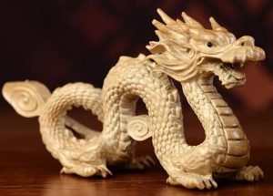 Goodsright Decor 1pc 21x10cm/Good Lucky Dragon Wood Craft Crawling Dragon, Attracts Wealth Hand Carved Dragon for Decoration