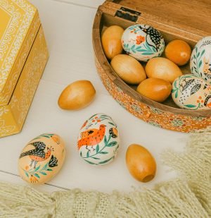 916IzLr5DFL._AC_SL1500 Goodsright Decor Varnished Wooden Easter Egg Ornaments 2 inch, Pack of 100 Wooden Eggs for Crafts, Easter Egg Hunt Supplies, Craft Eggs